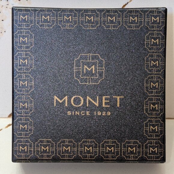 Monet Pearl and Green Necklace Set - Picture 6 of 6